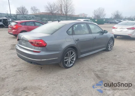 2018 Volkswagen Passat 2.0T R-Line/2.0T S z USA, uszkodzony, nr VIN 1VWAA7A33JC045210
